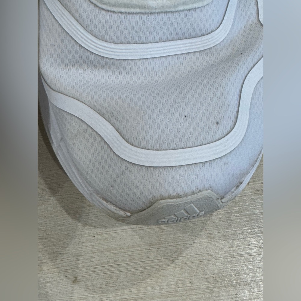 Men’s Adidas Tennis Shoes - Picture 8 of 9